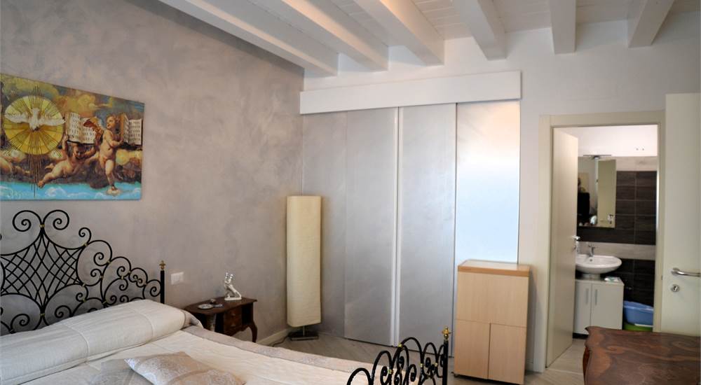 CAMERA CON BAGNO