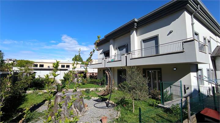 QUADRILOCALE SU UNICO PIANO CON GIARDINO CLASSE A