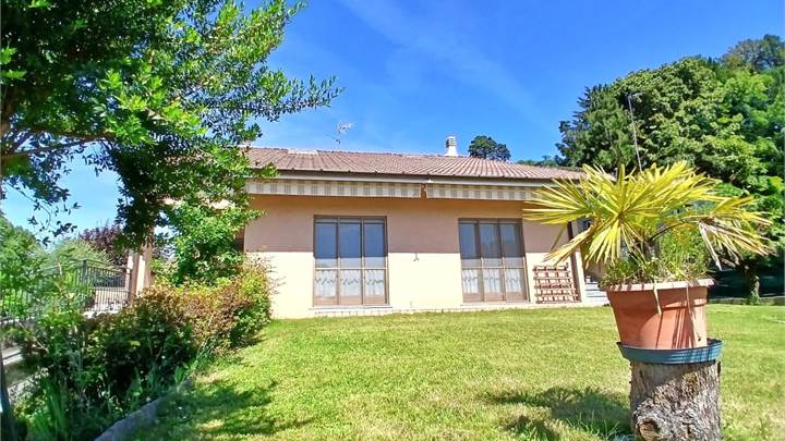 VILLA SINGOLA 2 APPARTAMENTI CON 1000 MQ DI GIARDINO
